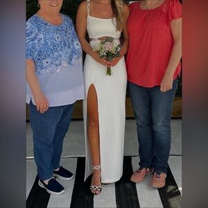 Chic White Maxi Dress with Slit